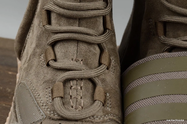adidas Light Boost BY2456 750 Yeezy Brown 0820